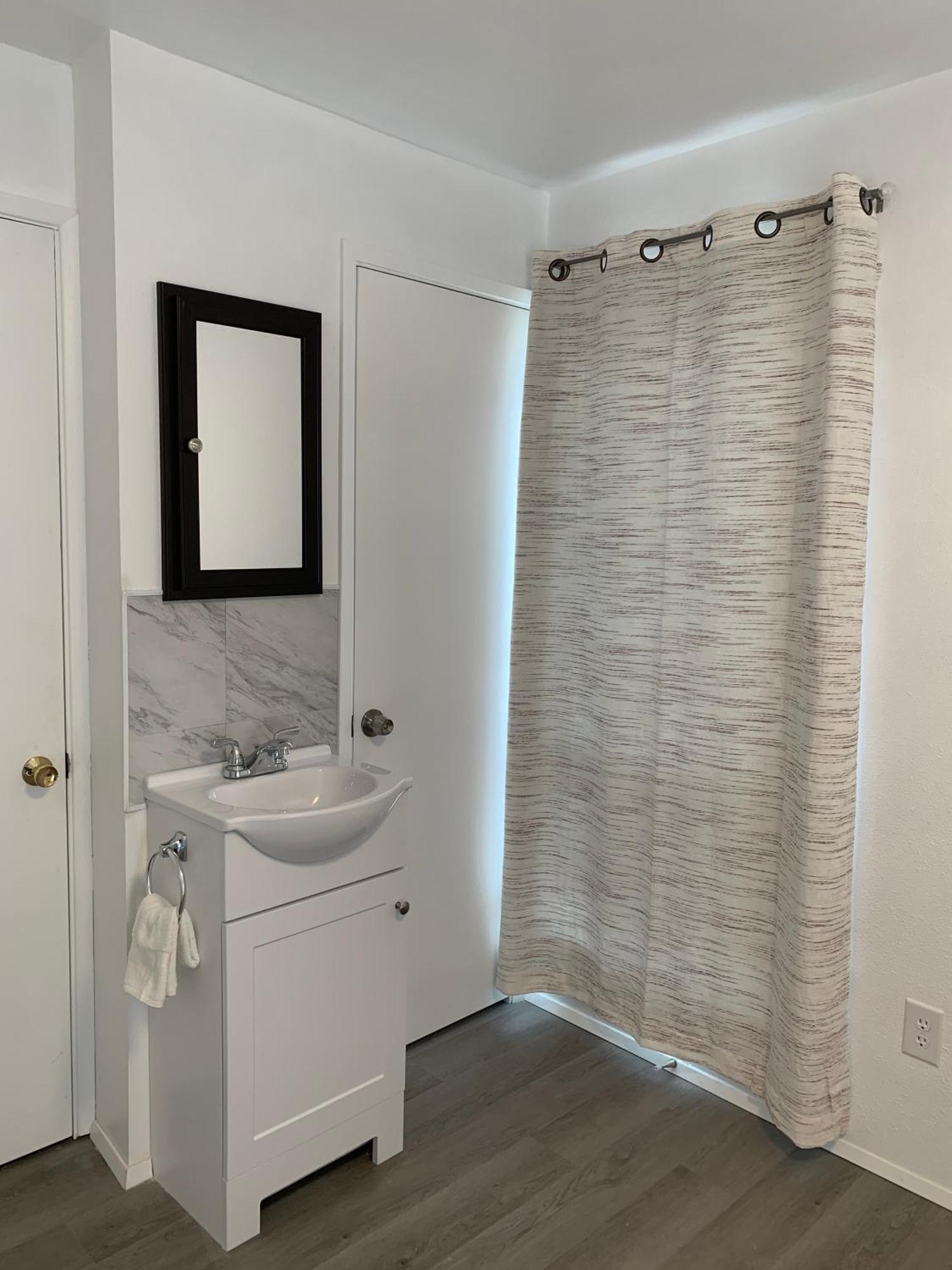 Central Bellevue Retreat Bagian luar foto