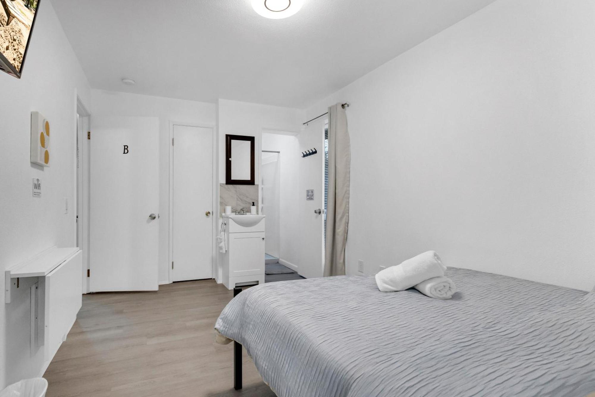 Central Bellevue Retreat Bagian luar foto