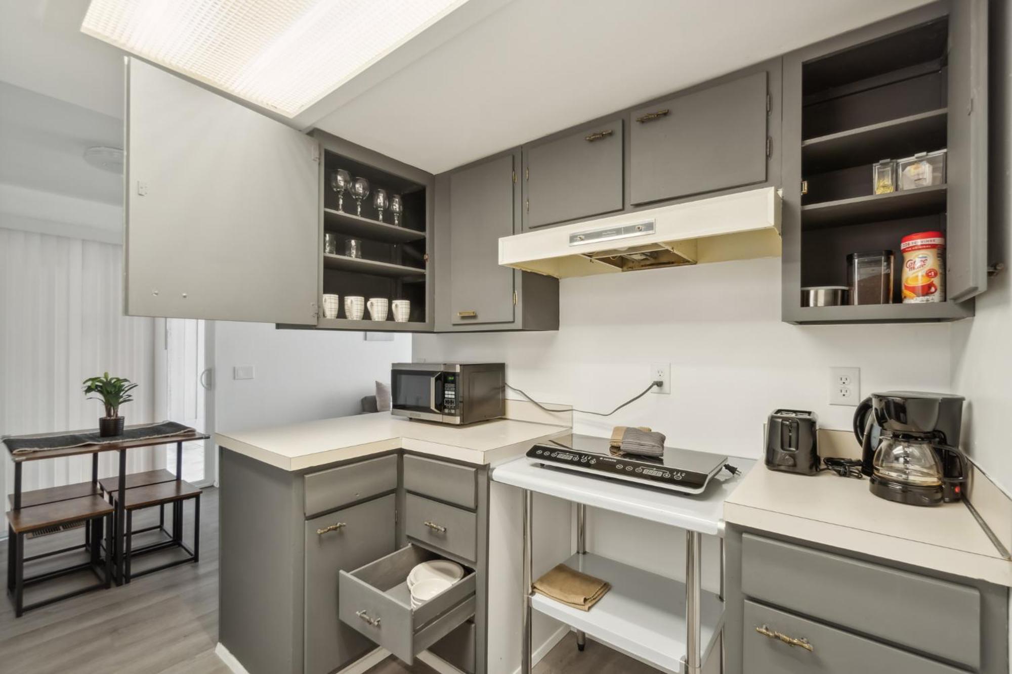 Central Bellevue Retreat Bagian luar foto