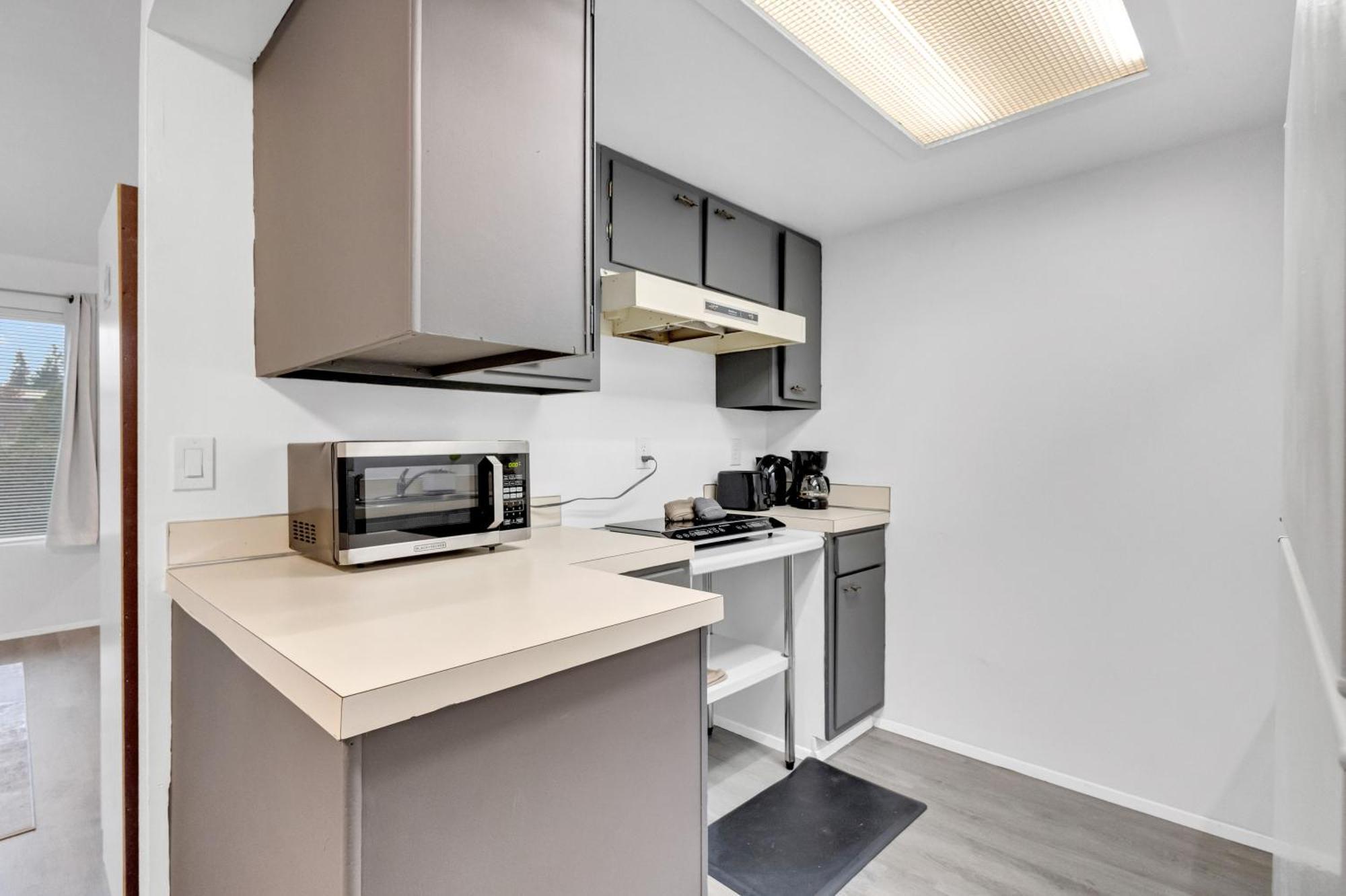 Central Bellevue Retreat Bagian luar foto