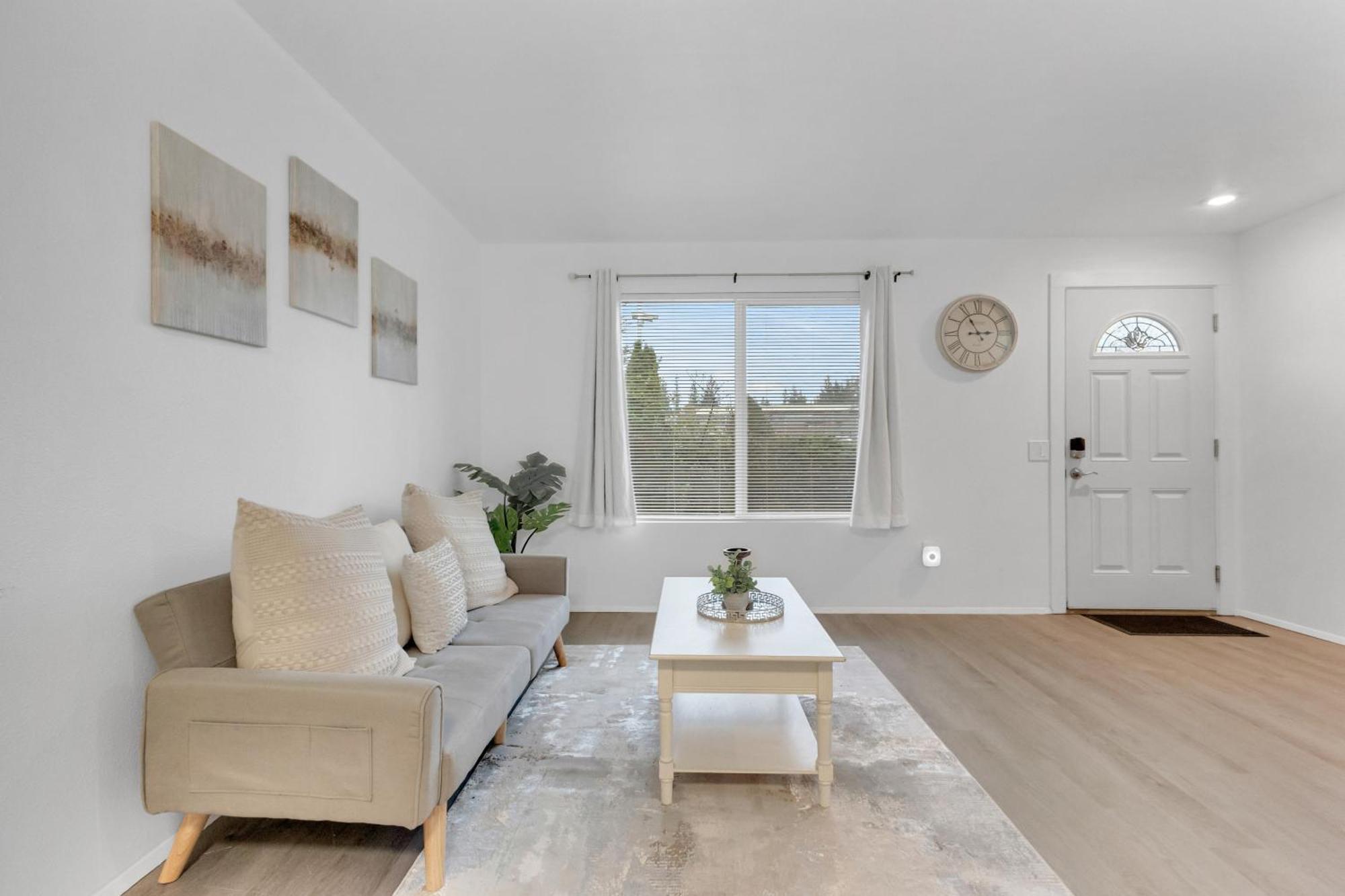 Central Bellevue Retreat Bagian luar foto