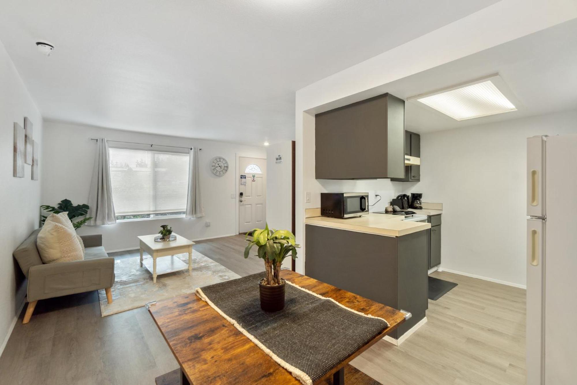 Central Bellevue Retreat Bagian luar foto