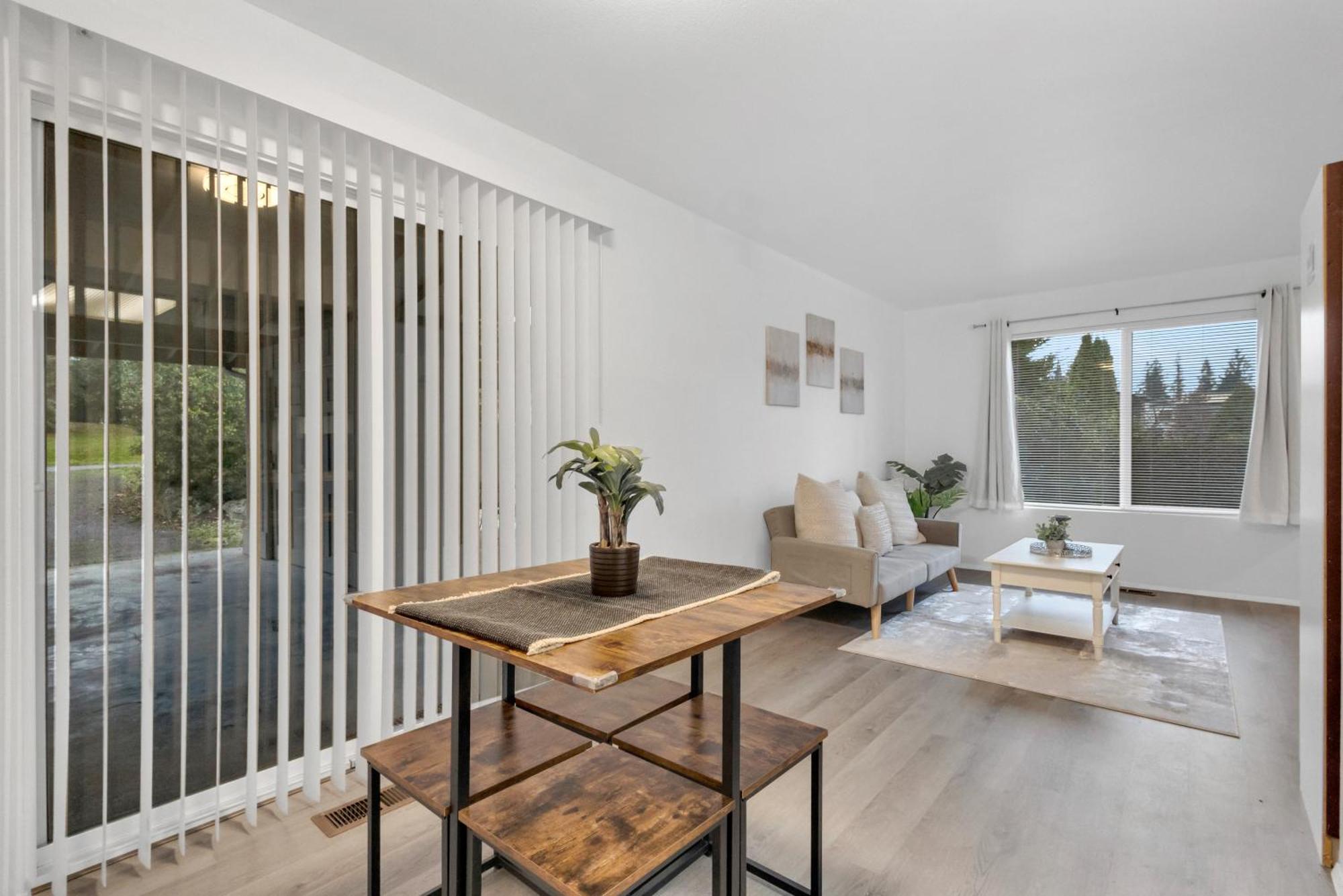 Central Bellevue Retreat Bagian luar foto