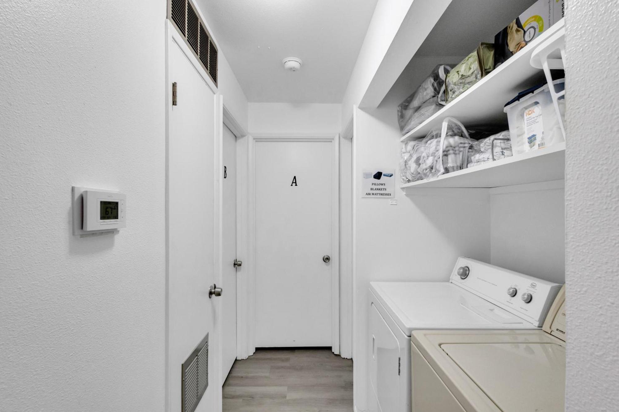 Central Bellevue Retreat Bagian luar foto