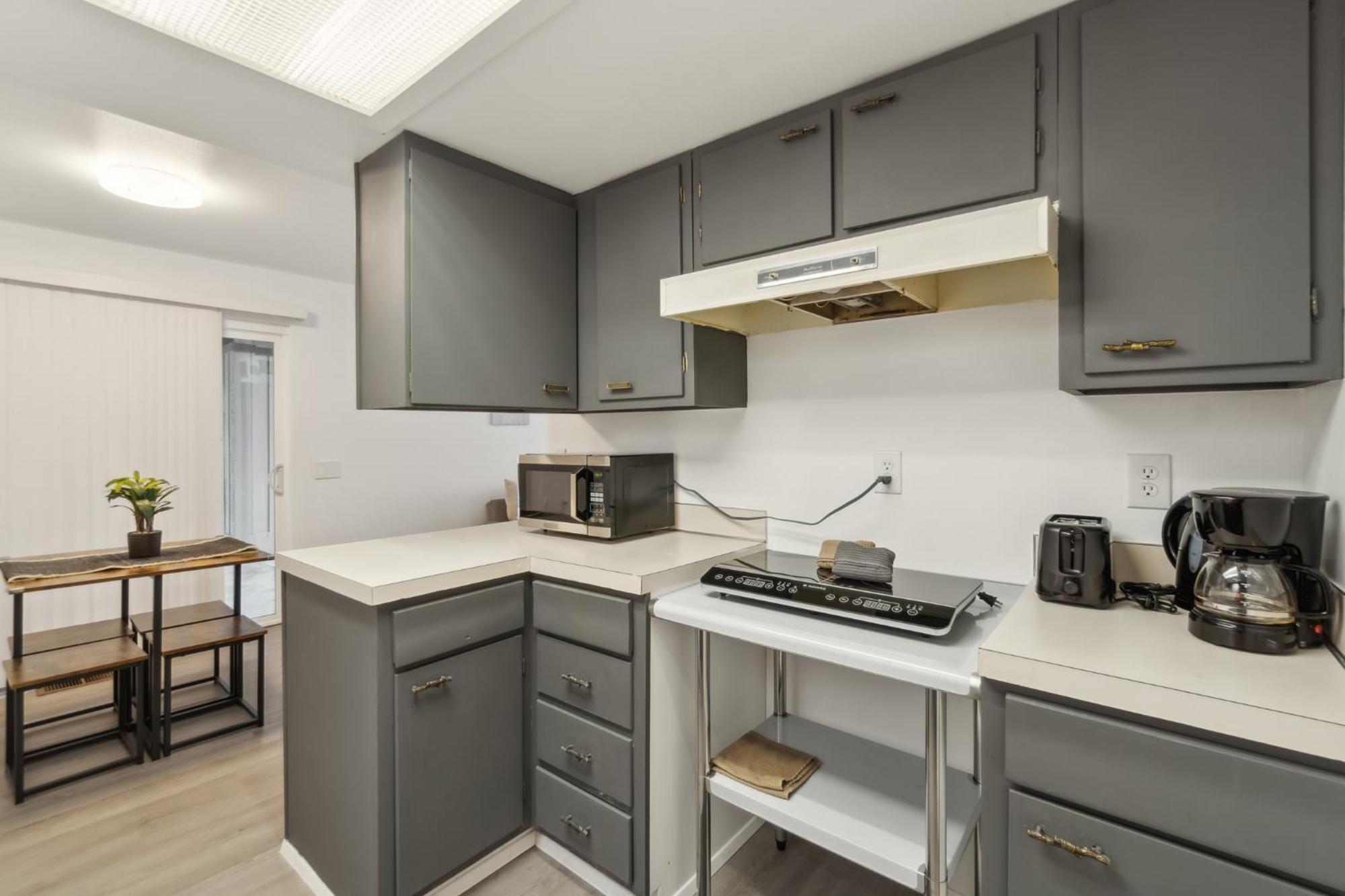 Central Bellevue Retreat Bagian luar foto